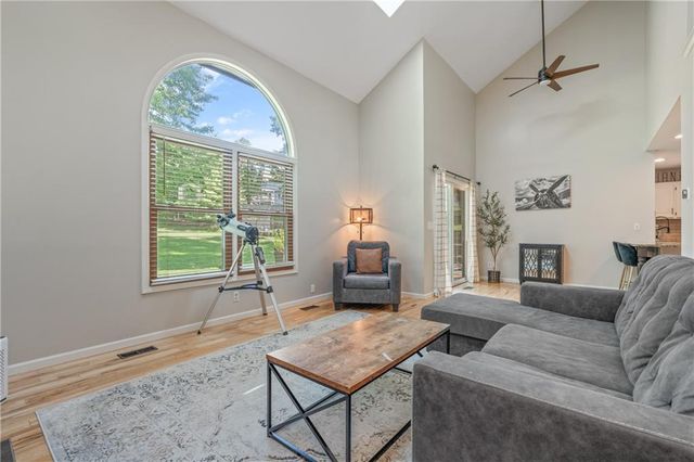 6498 NW Morrell Drive, Parkville, MO 64152