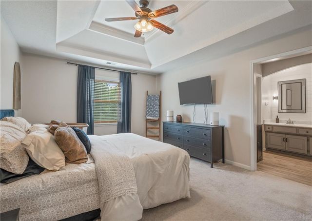 6498 NW Morrell Drive, Parkville, MO 64152