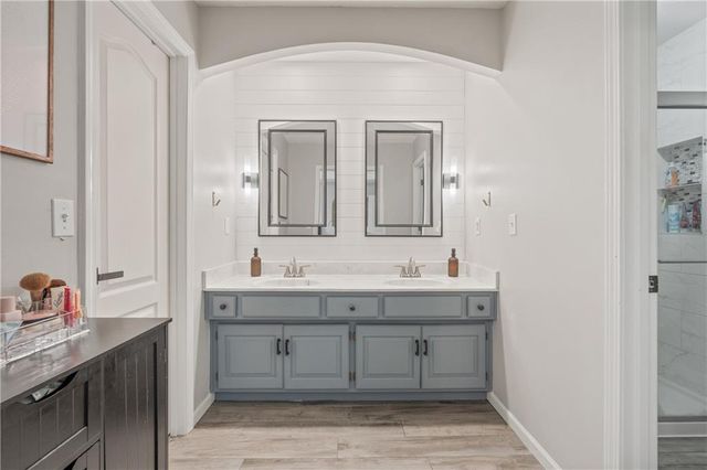 6498 NW Morrell Drive, Parkville, MO 64152