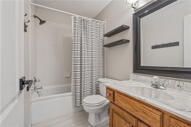 6498 NW Morrell Drive, Parkville, MO 64152