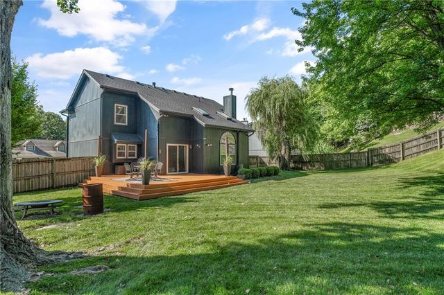 6498 NW Morrell Drive, Parkville, MO 64152