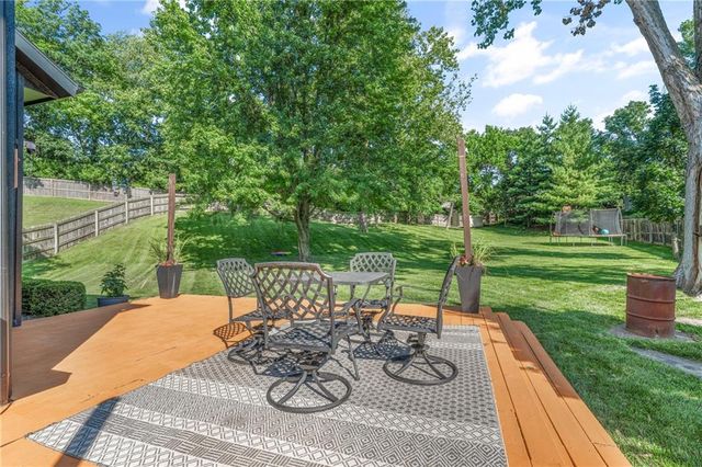 6498 NW Morrell Drive, Parkville, MO 64152