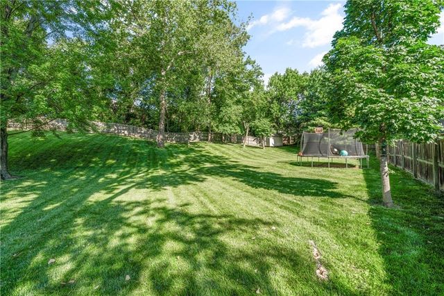 6498 NW Morrell Drive, Parkville, MO 64152