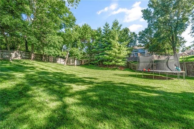 6498 NW Morrell Drive, Parkville, MO 64152