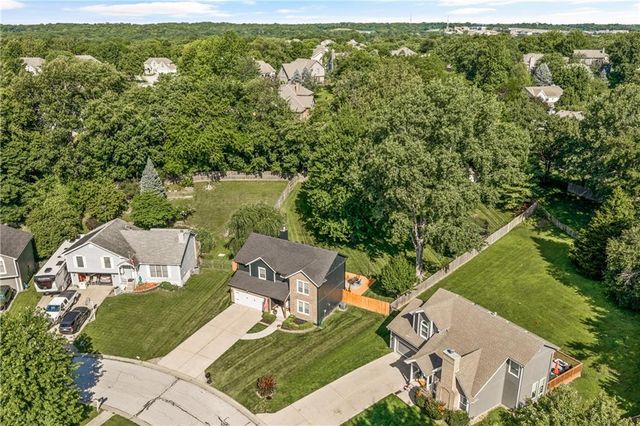 6498 NW Morrell Drive, Parkville, MO 64152