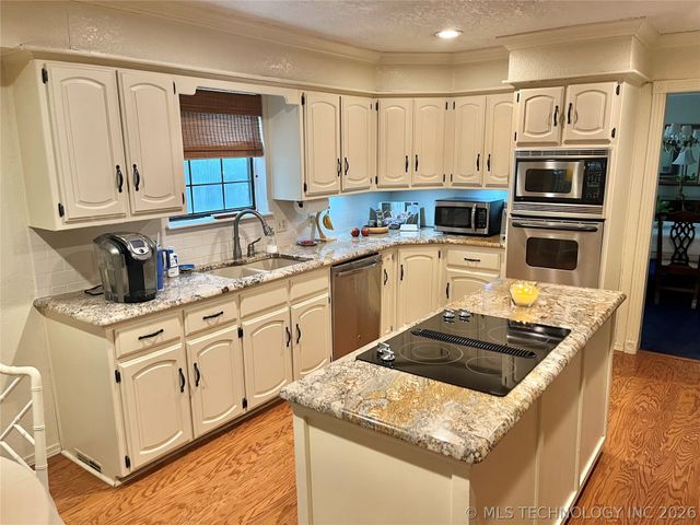 2717 Ridgeway Street, Ardmore, OK 73401