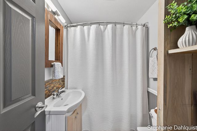 1662 N Roberts Road, Muskegon, MI 49445