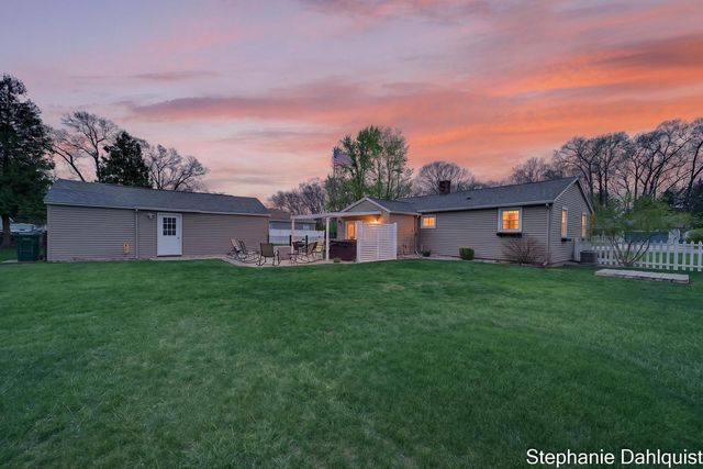 1662 N Roberts Road, Muskegon, MI 49445