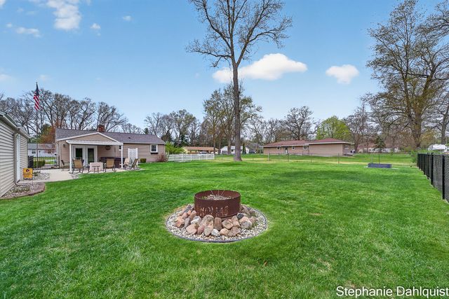 1662 N Roberts Road, Muskegon, MI 49445