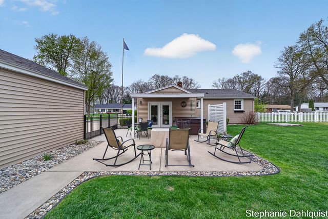 1662 N Roberts Road, Muskegon, MI 49445