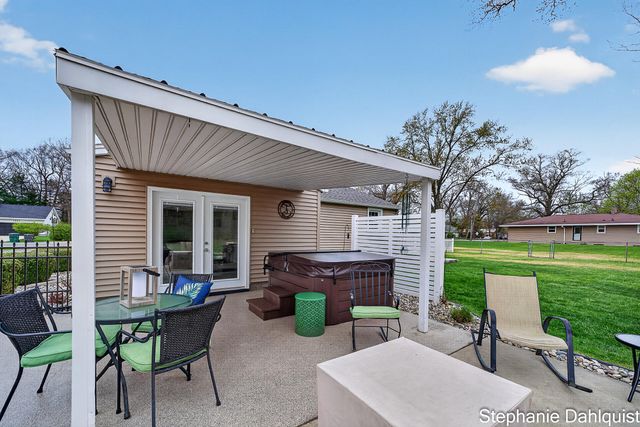 1662 N Roberts Road, Muskegon, MI 49445