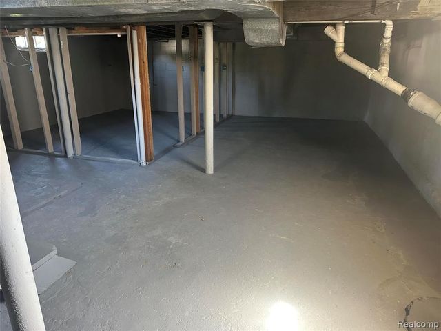 1574 S Graham Road, Flint, MI 48532