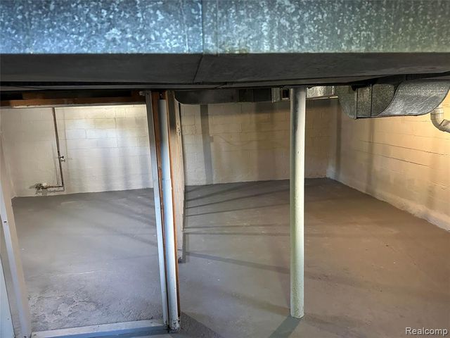 1574 S Graham Road, Flint, MI 48532