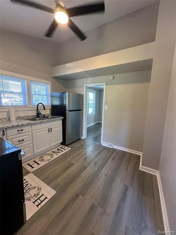 1574 S Graham Road, Flint, MI 48532