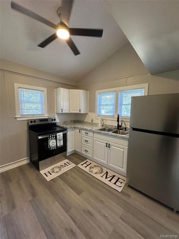 1574 S Graham Road, Flint, MI 48532