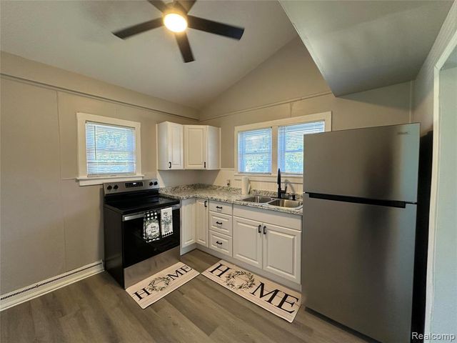 1574 S Graham Road, Flint, MI 48532