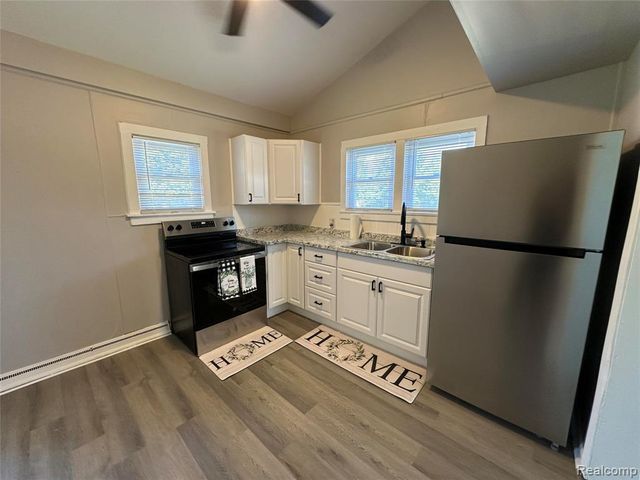 1574 S Graham Road, Flint, MI 48532
