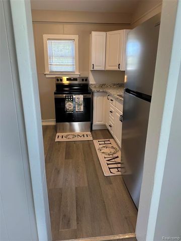 1574 S Graham Road, Flint, MI 48532