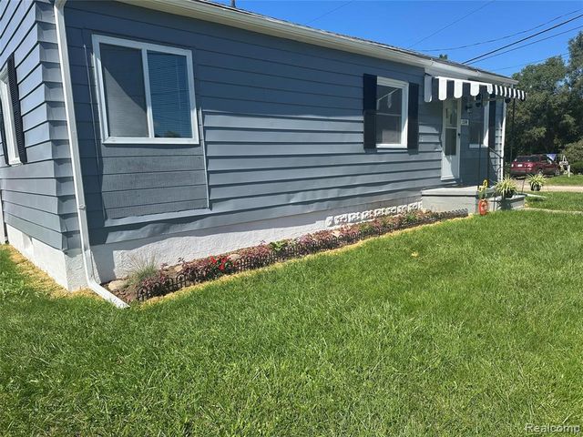 1574 S Graham Road, Flint, MI 48532