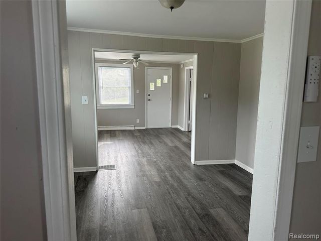 1574 S Graham Road, Flint, MI 48532