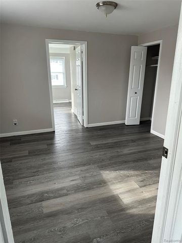 1574 S Graham Road, Flint, MI 48532