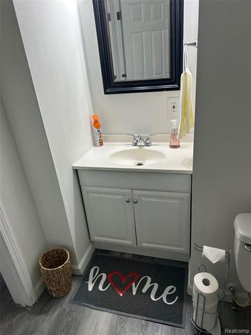 1574 S Graham Road, Flint, MI 48532