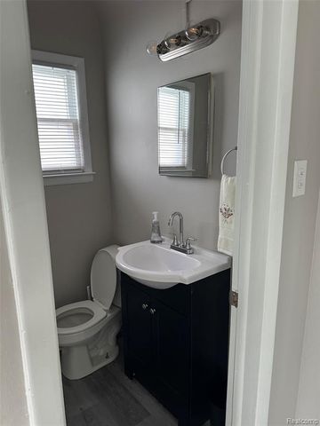 1574 S Graham Road, Flint, MI 48532