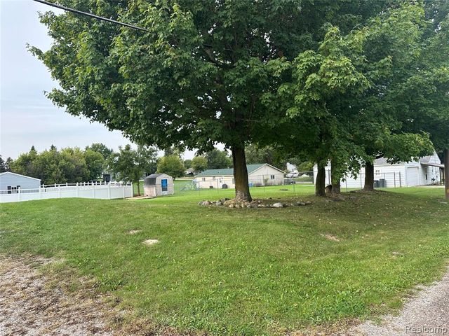 1574 S Graham Road, Flint, MI 48532