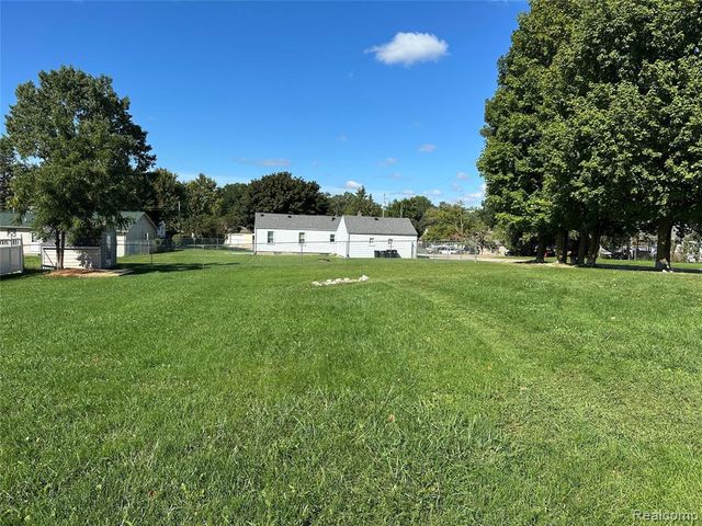 1574 S Graham Road, Flint, MI 48532