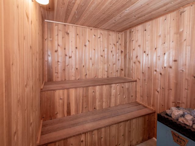 1883 County Road E E, White Bear Lake, MN 55110