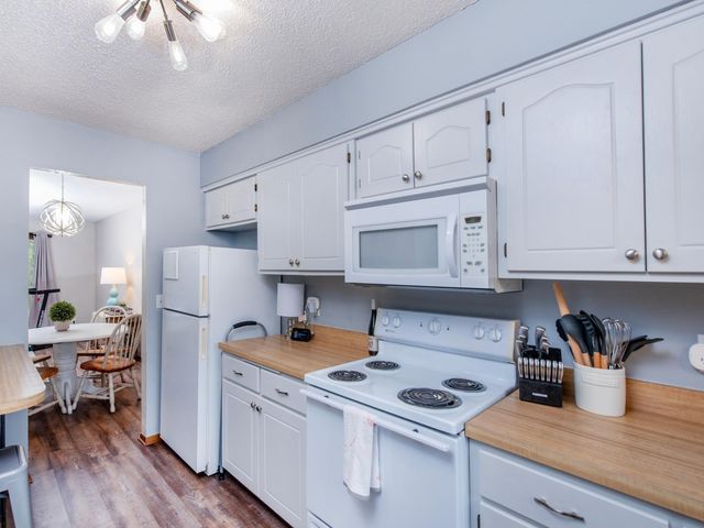 1883 County Road E E, White Bear Lake, MN 55110