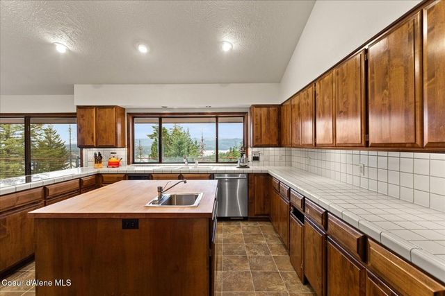 2305 E Packsaddle Dr, Coeur D'alene, ID 83815