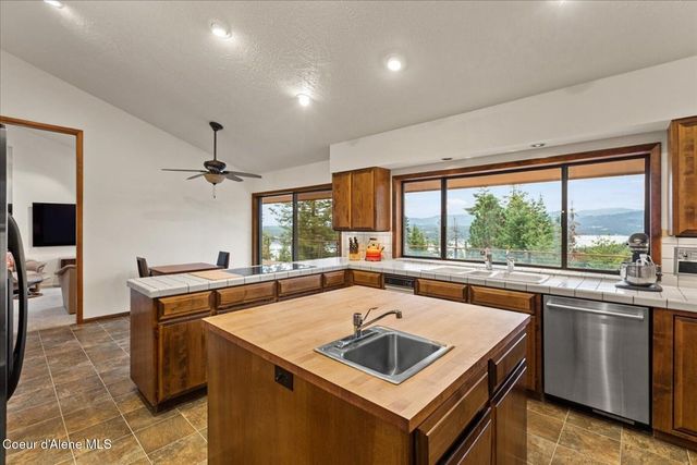 2305 E Packsaddle Dr, Coeur D'alene, ID 83815