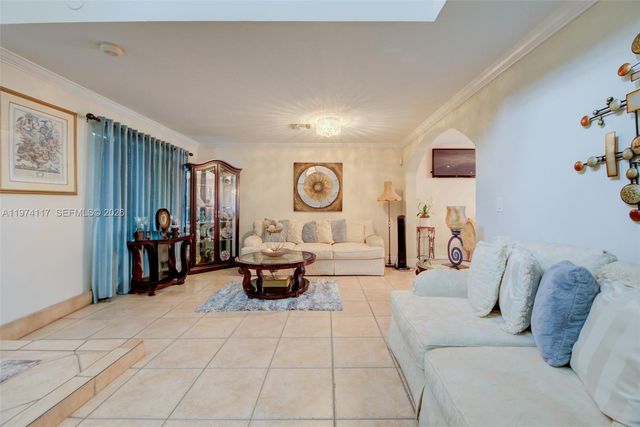 10 NW 110th Ave, Plantation, FL 33324