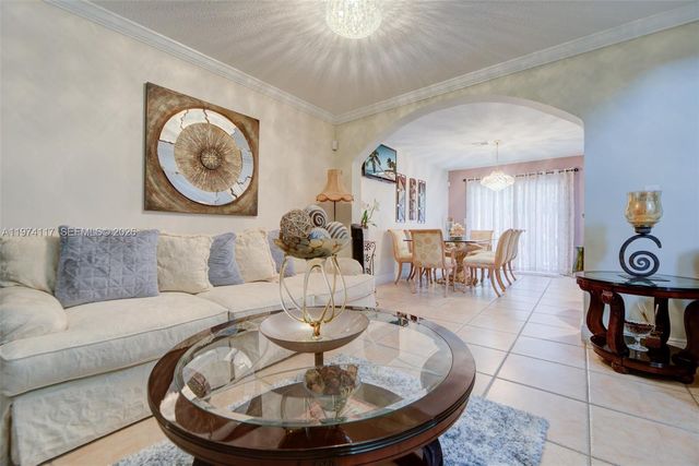 10 NW 110th Ave, Plantation, FL 33324