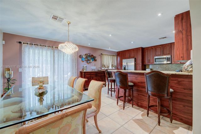 10 NW 110th Ave, Plantation, FL 33324