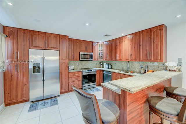 10 NW 110th Ave, Plantation, FL 33324