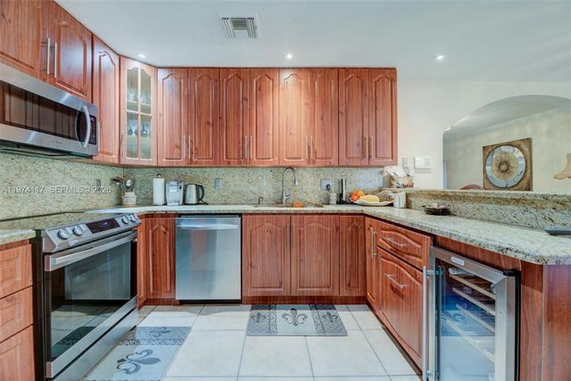 10 NW 110th Ave, Plantation, FL 33324