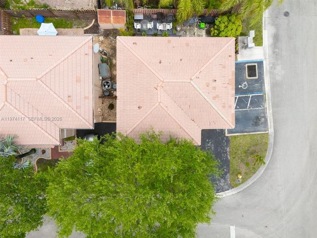 10 NW 110th Ave, Plantation, FL 33324