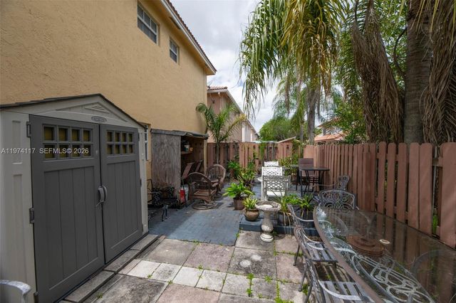 10 NW 110th Ave, Plantation, FL 33324