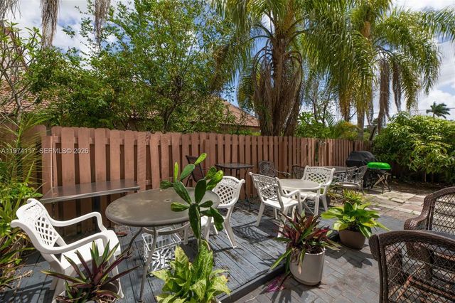 10 NW 110th Ave, Plantation, FL 33324