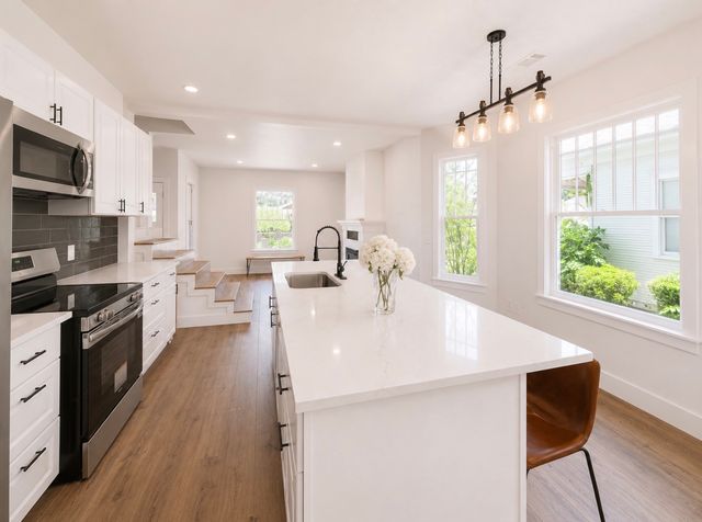 2229 College Avenue, Fort Worth, TX 76110
