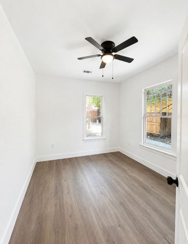 2229 College Avenue, Fort Worth, TX 76110