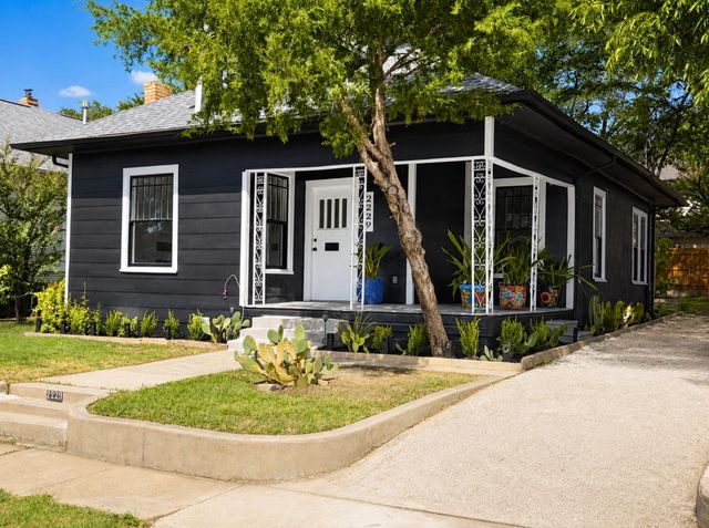 2229 College Avenue, Fort Worth, TX 76110
