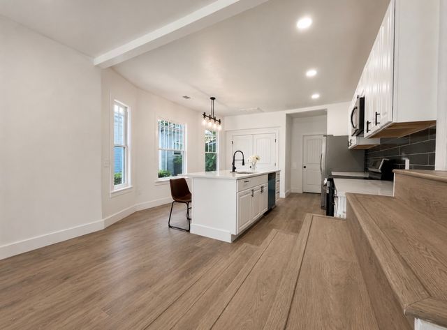 2229 College Avenue, Fort Worth, TX 76110