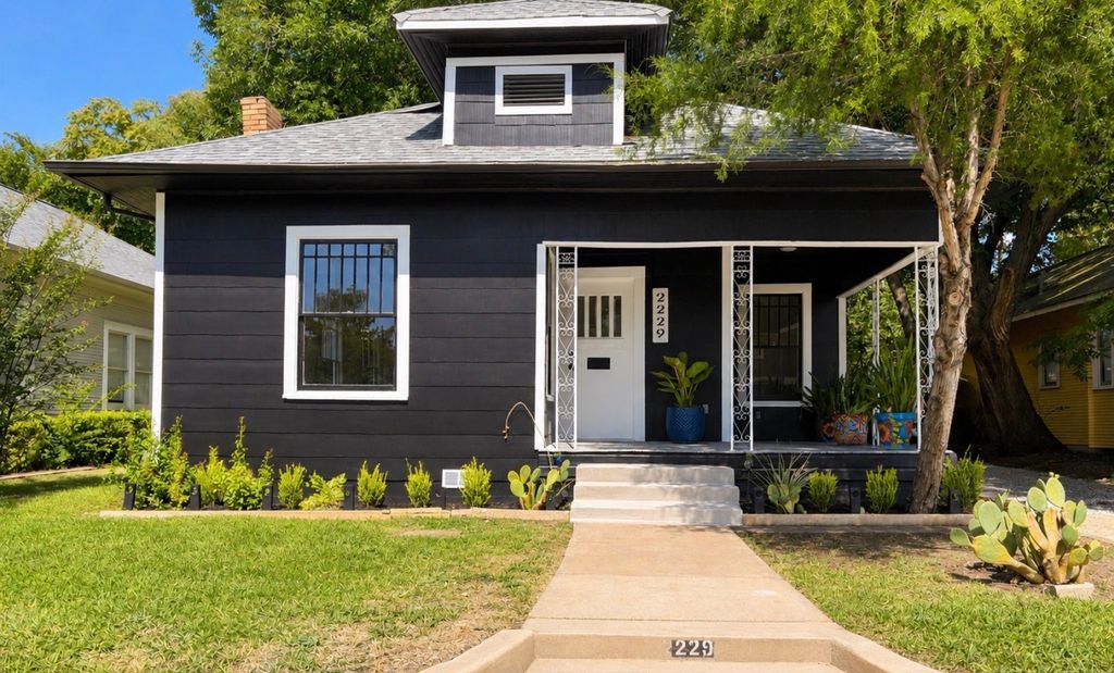 2229 College Avenue, Fort Worth, TX 76110