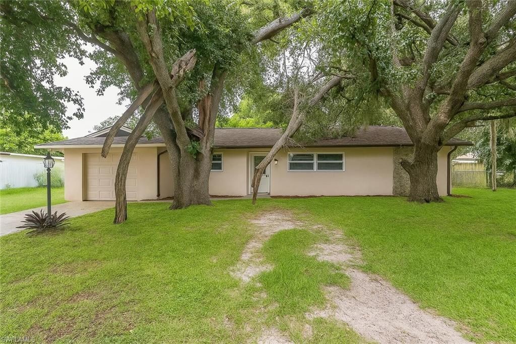 512 Glendale AVE, Lehigh Acres, FL 33936