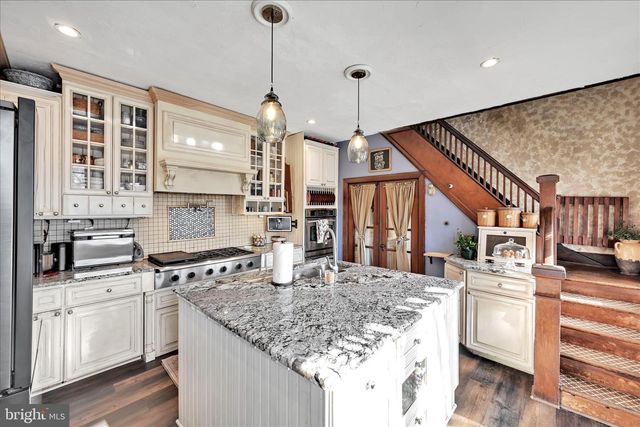 5 CHURCH ST, Glen Rock, PA 17327