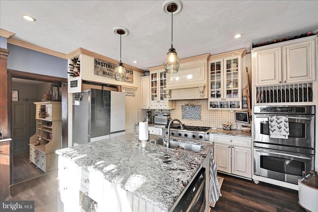 5 CHURCH ST, Glen Rock, PA 17327