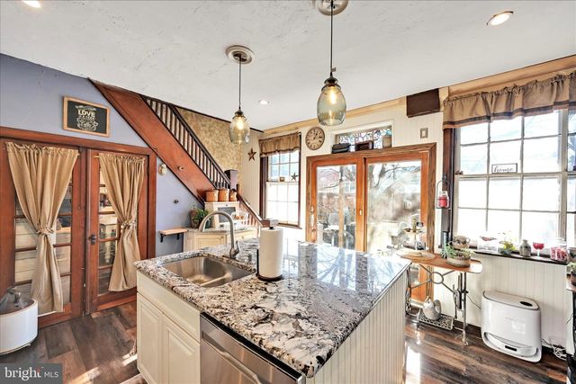 5 CHURCH ST, Glen Rock, PA 17327